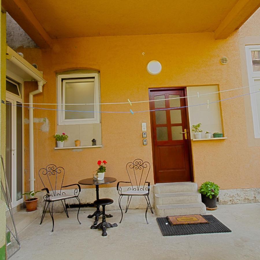 Vali Apartmán *
